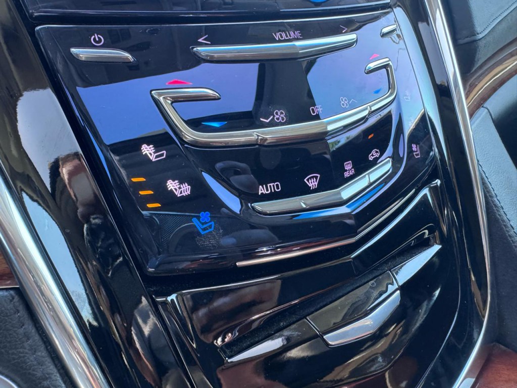 2015 Cadillac Escalade Image 34
