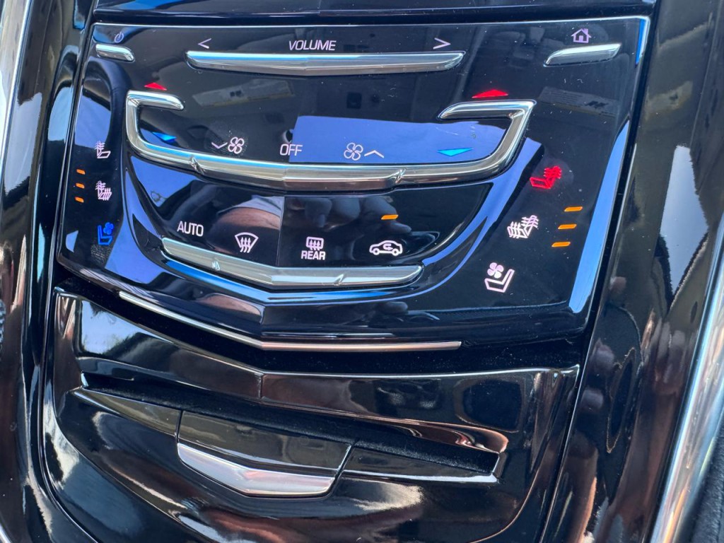 2015 Cadillac Escalade Image 35