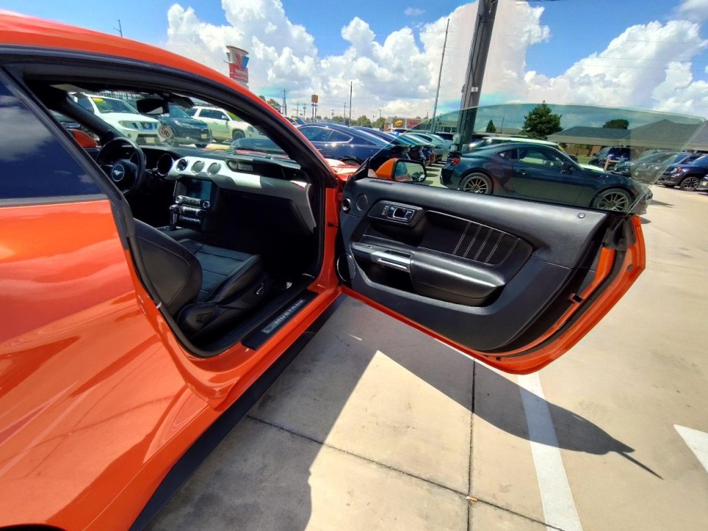 2015 Ford Mustang Image 35