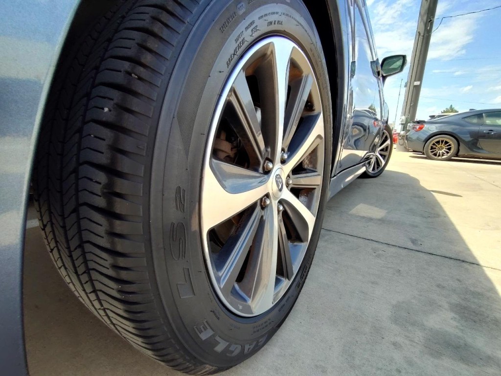 2015 Subaru Legacy Image 12