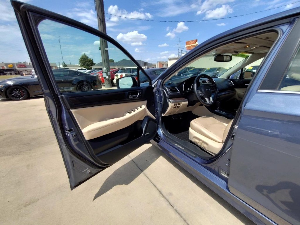 2015 Subaru Legacy Image 16