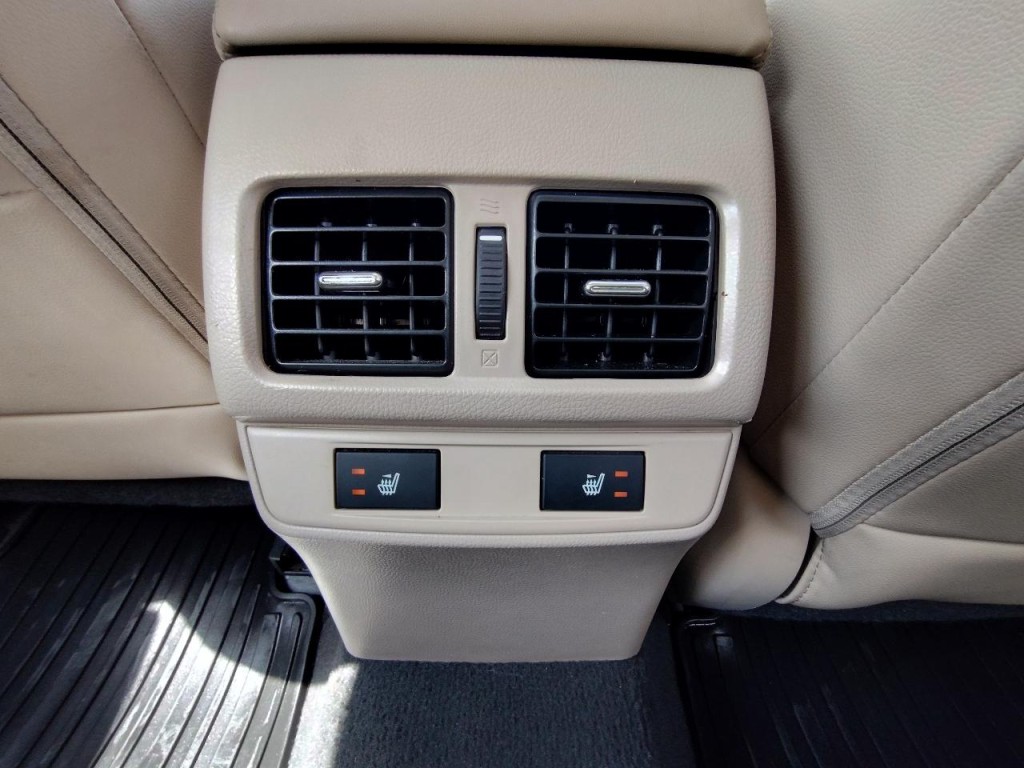 2015 Subaru Legacy Image 39