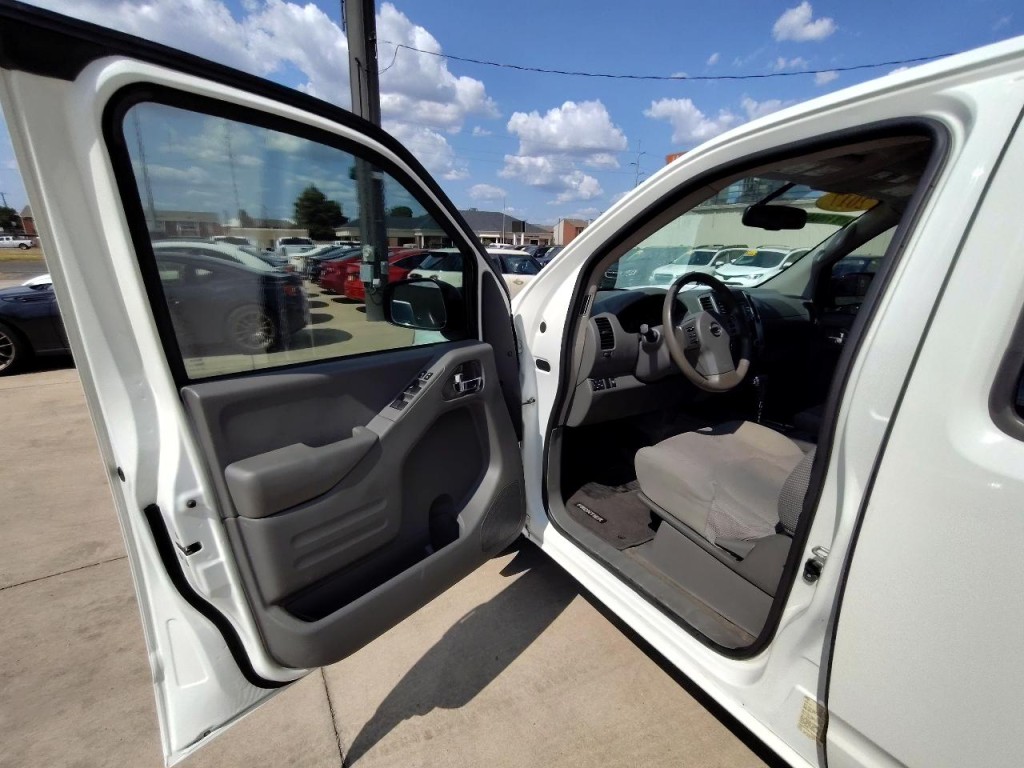 2017 Nissan Frontier Image 13