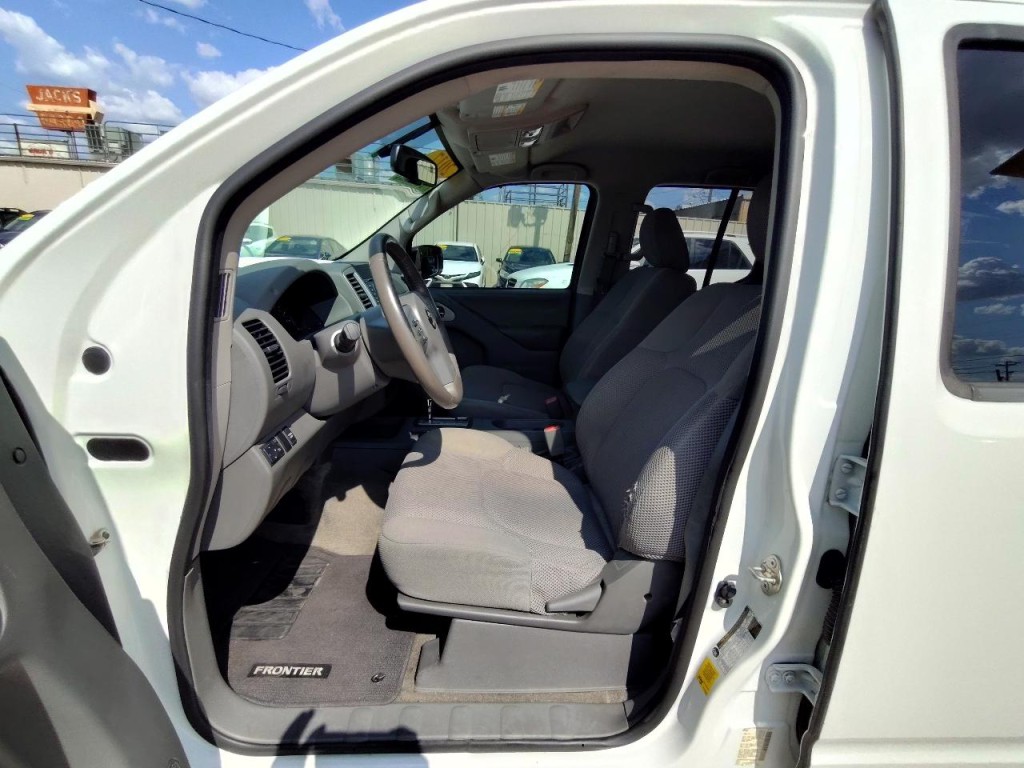 2017 Nissan Frontier Image 14