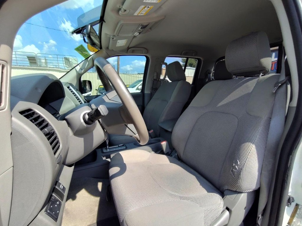 2017 Nissan Frontier Image 15