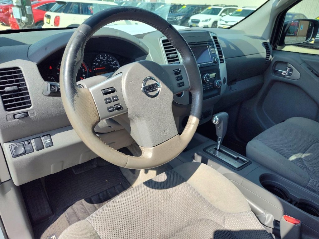 2017 Nissan Frontier Image 16
