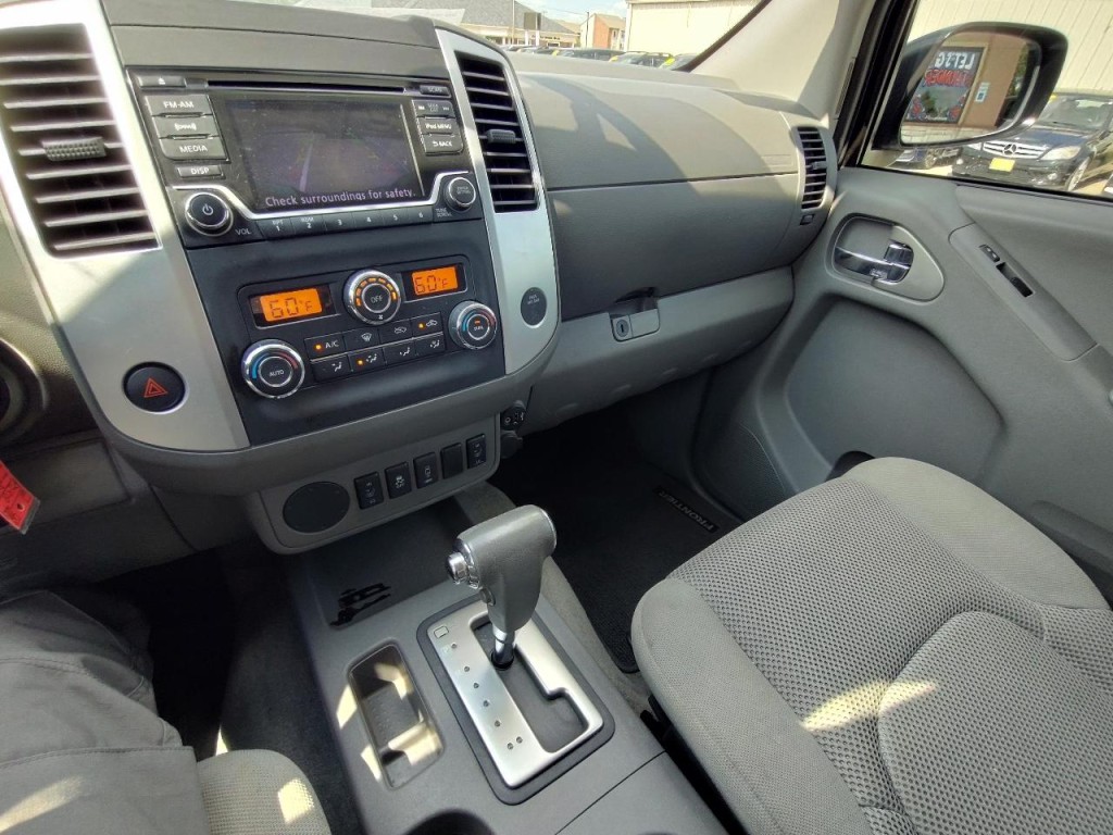 2017 Nissan Frontier Image 21