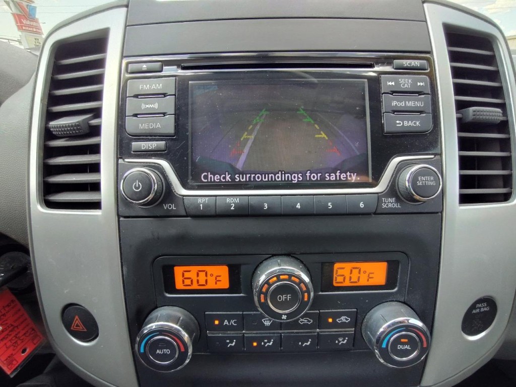2017 Nissan Frontier Image 24