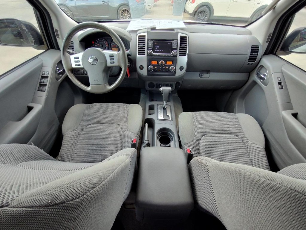 2017 Nissan Frontier Image 32