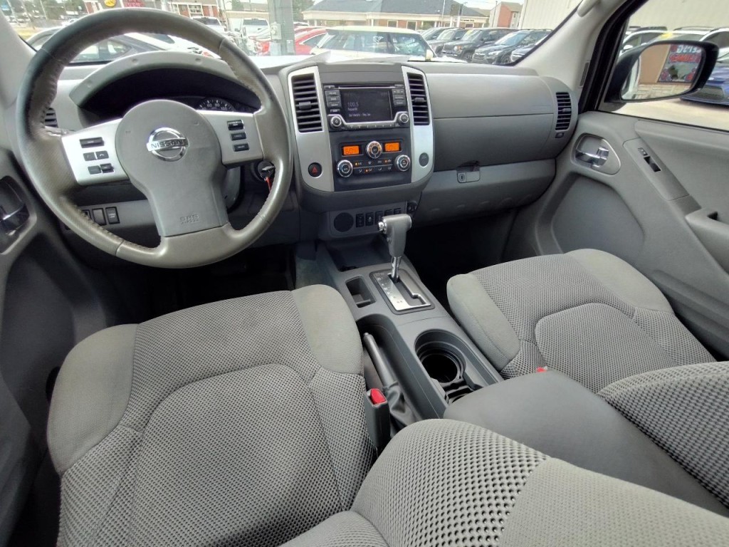 2017 Nissan Frontier Image 33