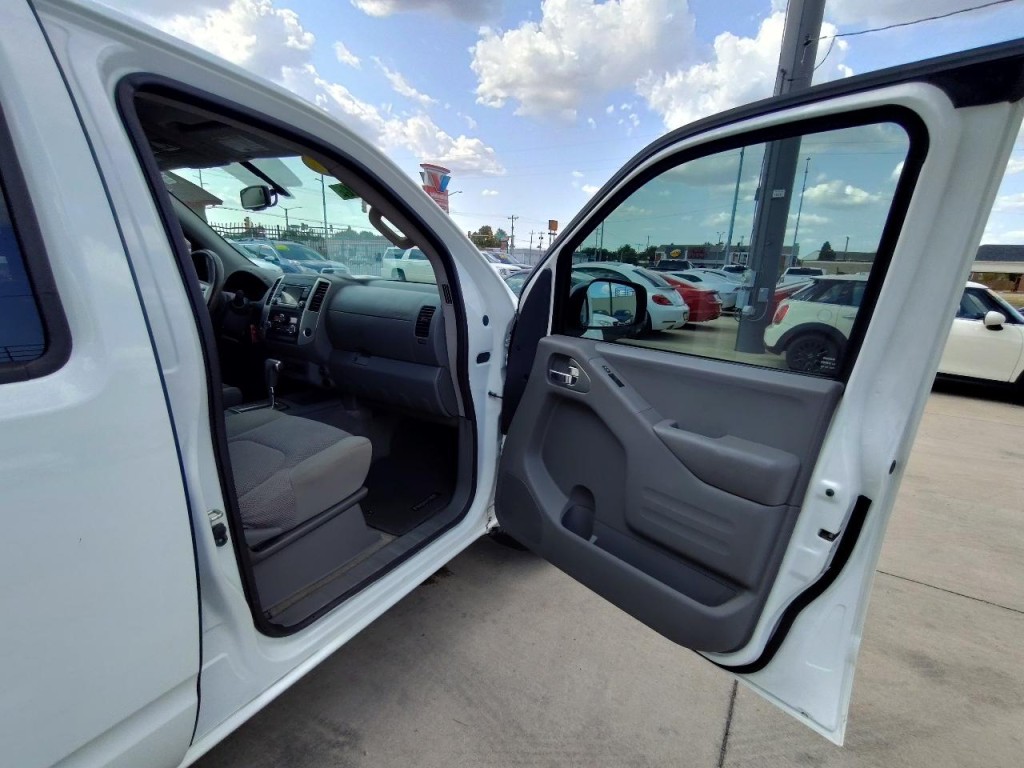 2017 Nissan Frontier Image 39