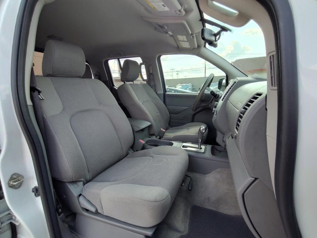 2017 Nissan Frontier Image 41