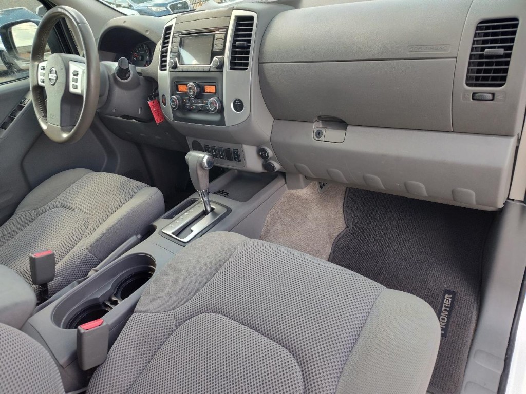 2017 Nissan Frontier Image 42