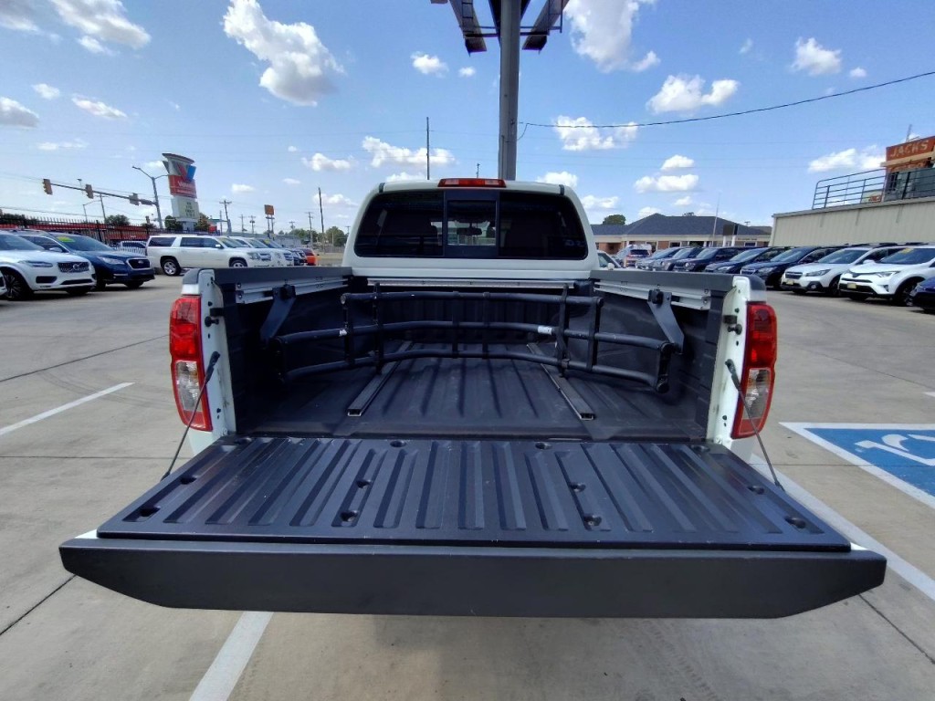 2017 Nissan Frontier Image 43