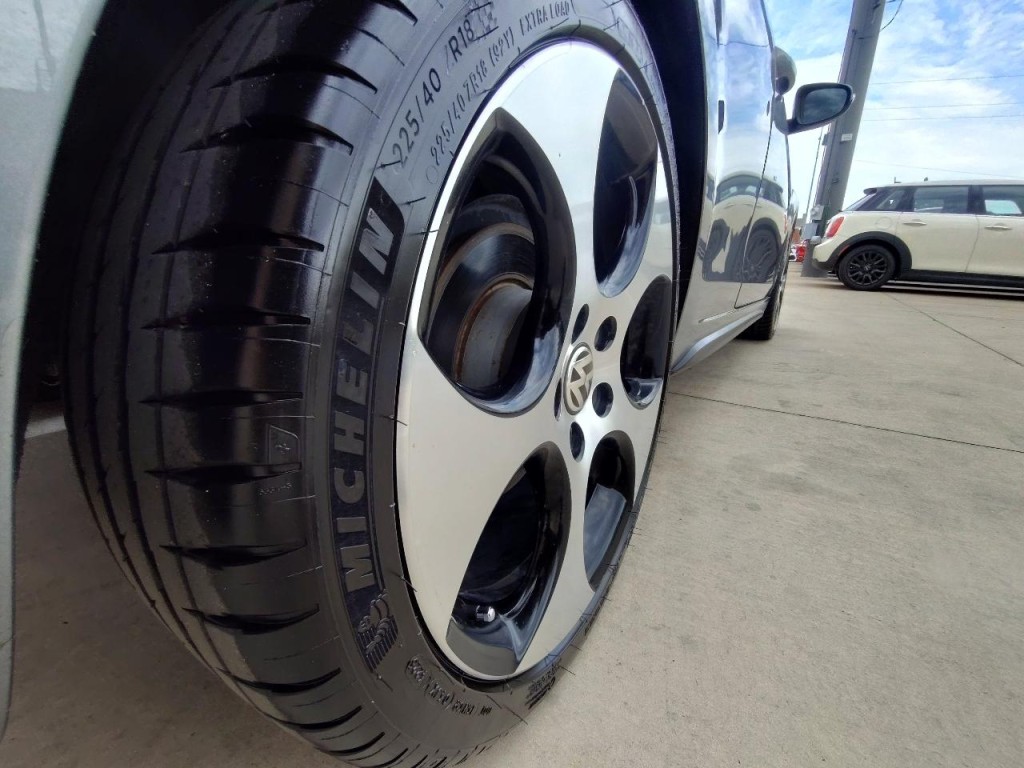 2012 Volkswagen GTI Image 11