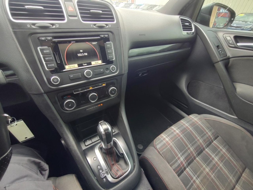 2012 Volkswagen GTI Image 22