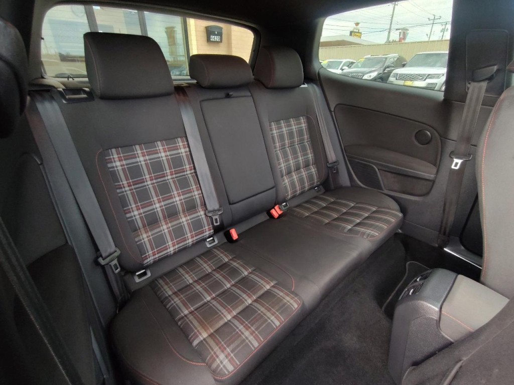 2012 Volkswagen GTI Image 31