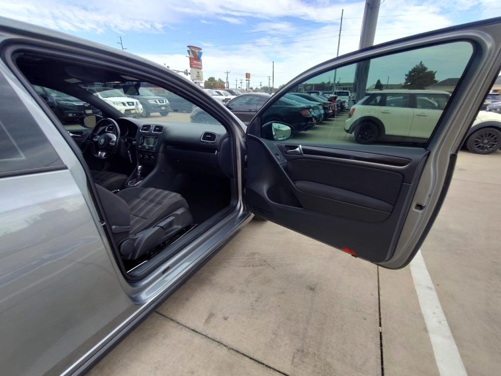 2012 Volkswagen GTI Image 32
