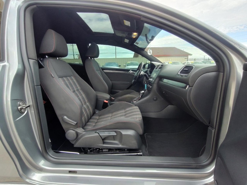 2012 Volkswagen GTI Image 33