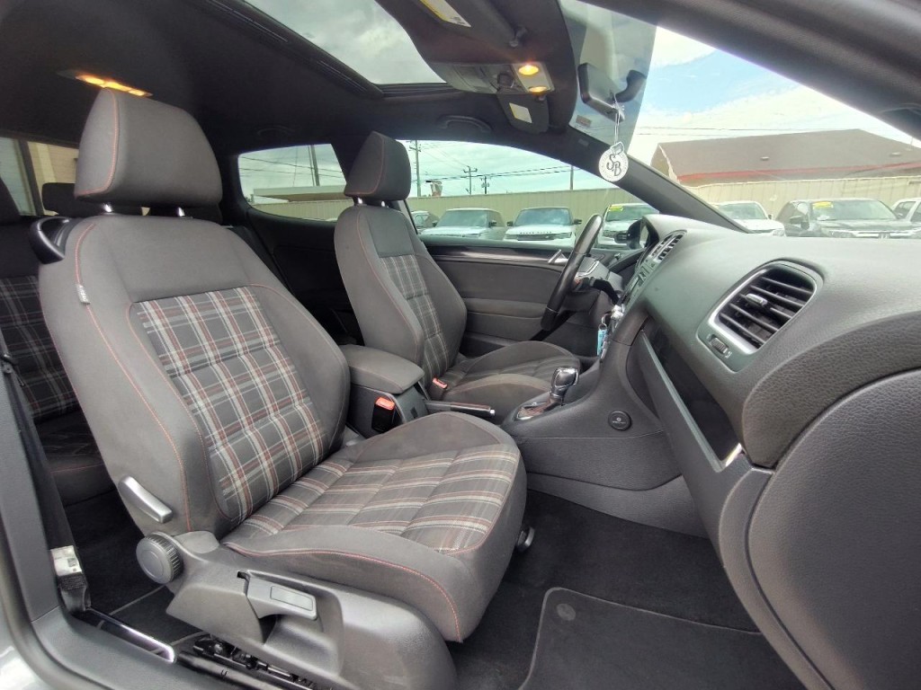 2012 Volkswagen GTI Image 34