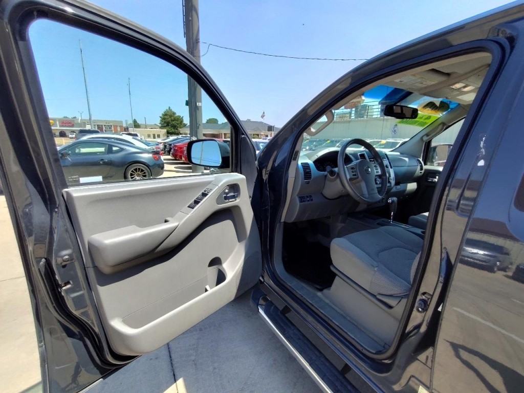 2013 Nissan Frontier Image 15