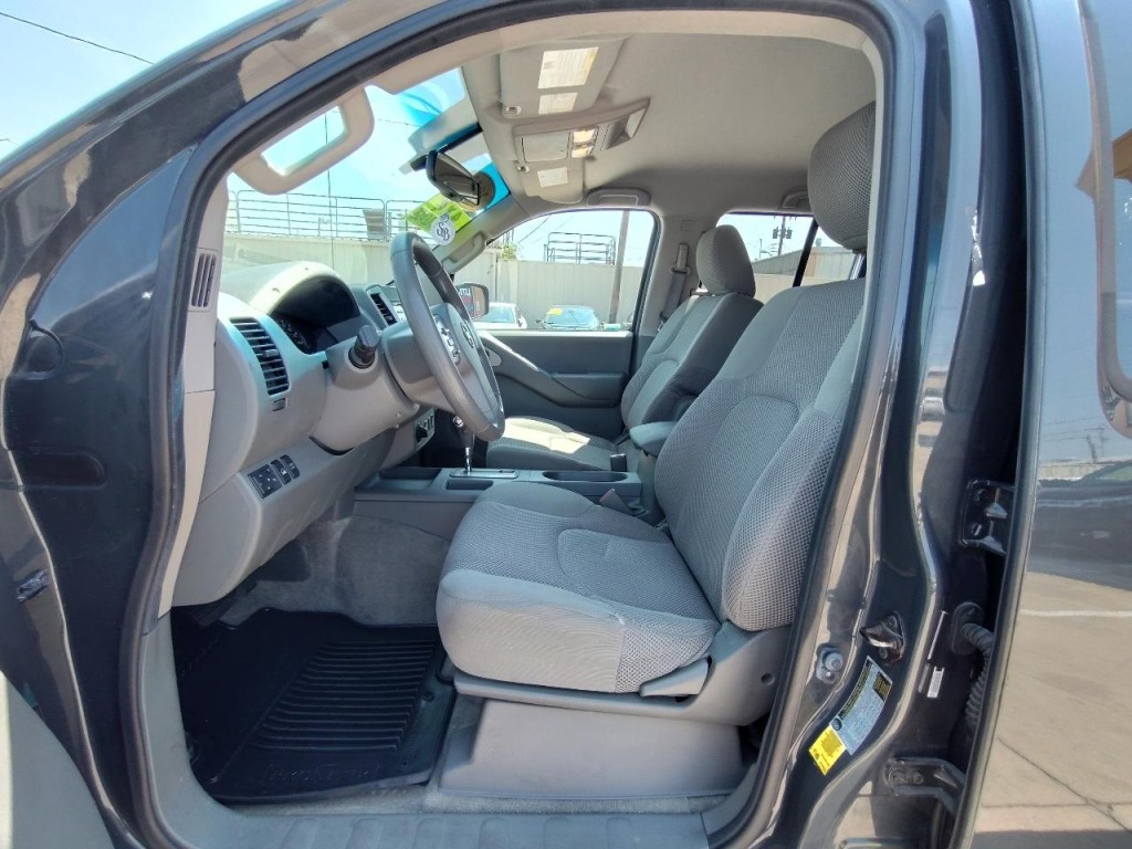 2013 Nissan Frontier Image 16