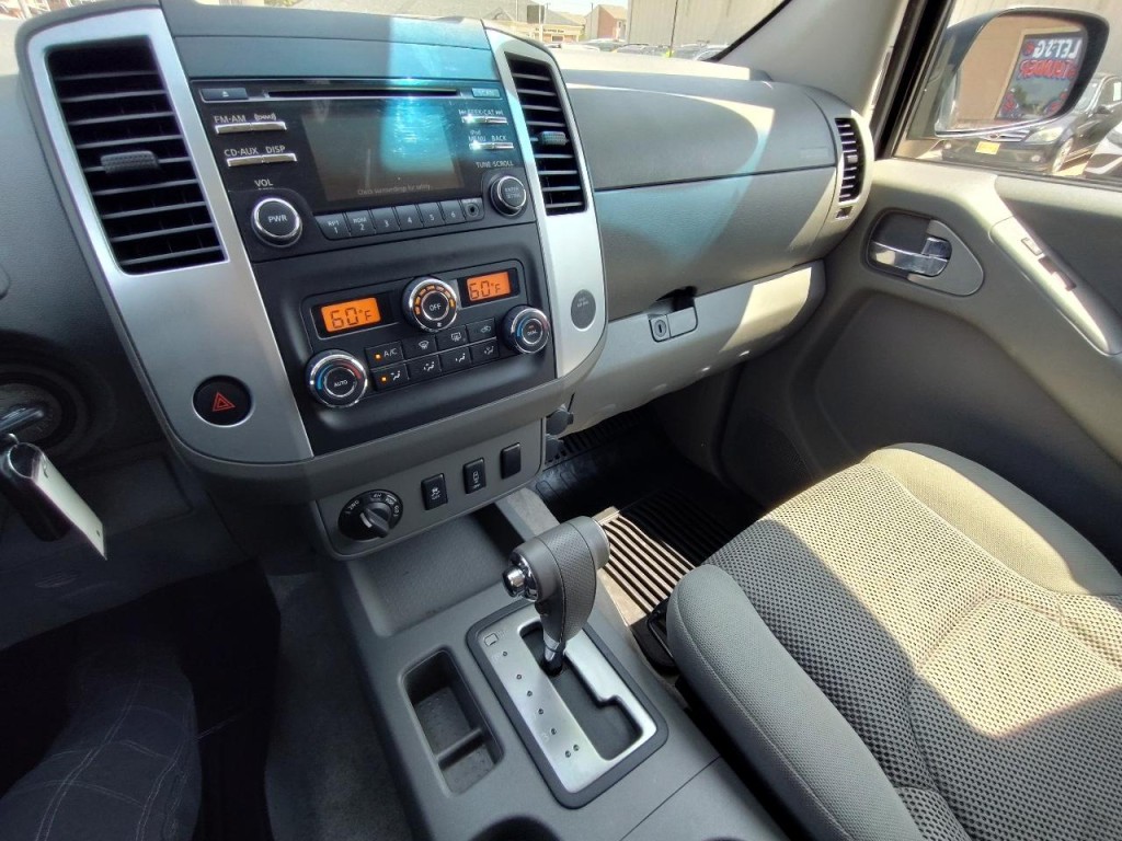 2013 Nissan Frontier Image 23