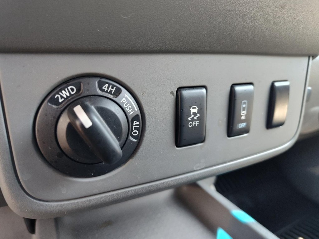 2013 Nissan Frontier Image 29