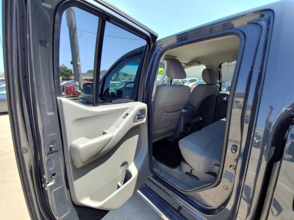 2013 Nissan Frontier Image 30