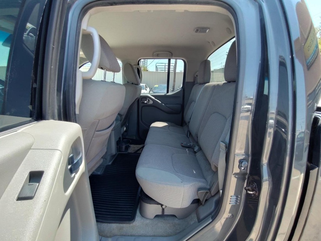 2013 Nissan Frontier Image 31