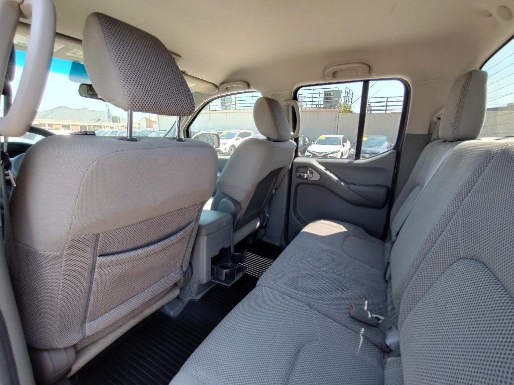 2013 Nissan Frontier Image 33