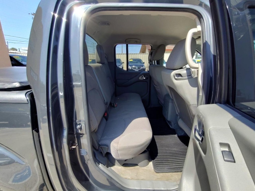 2013 Nissan Frontier Image 38