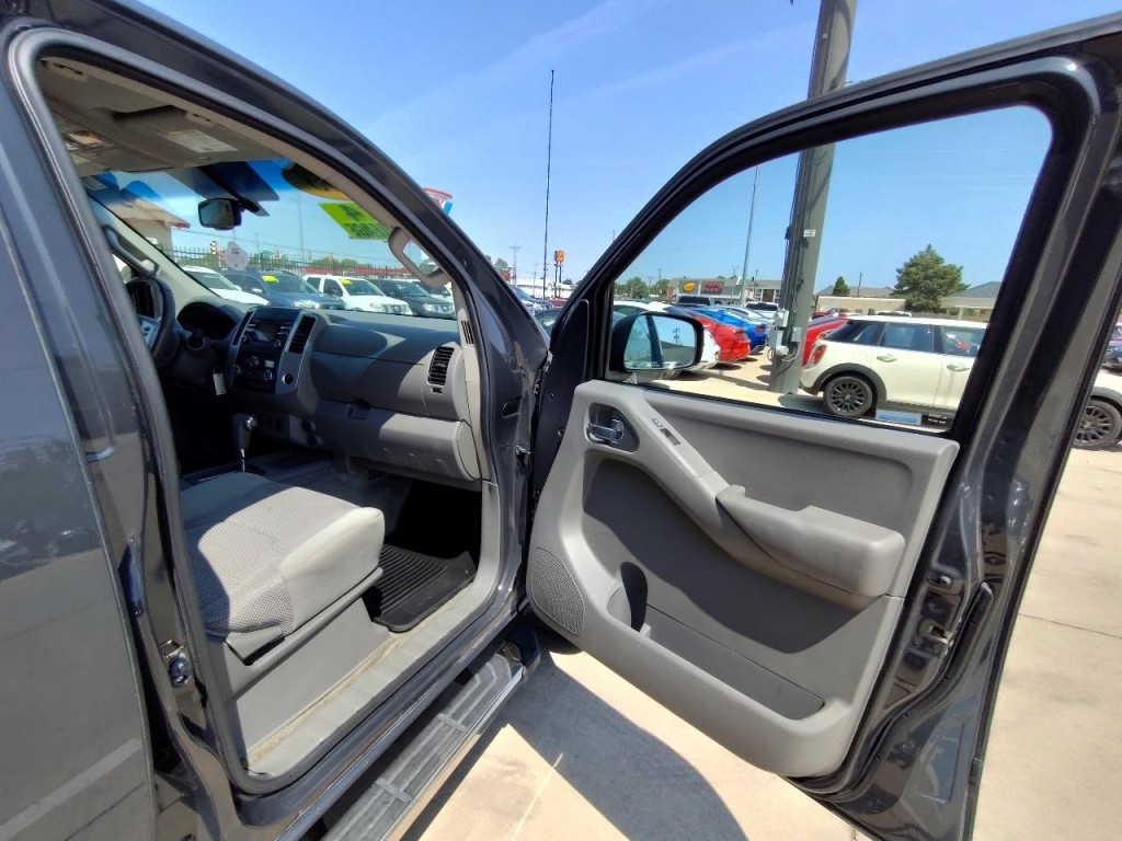 2013 Nissan Frontier Image 41