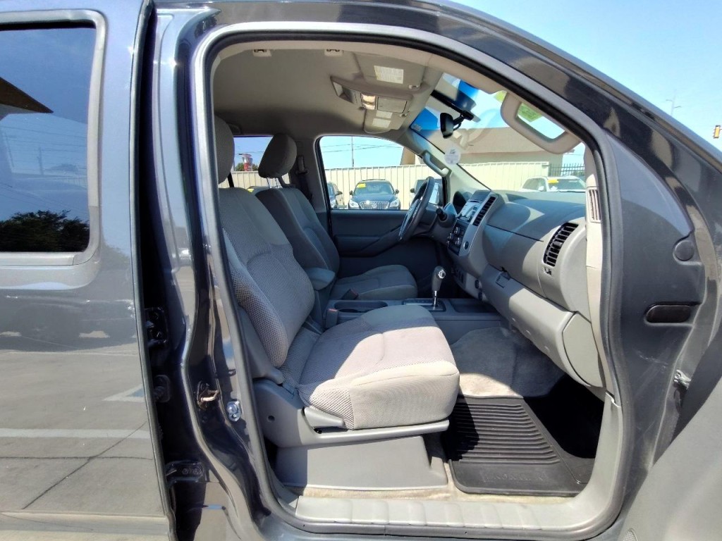 2013 Nissan Frontier Image 42