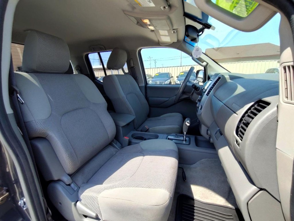 2013 Nissan Frontier Image 43
