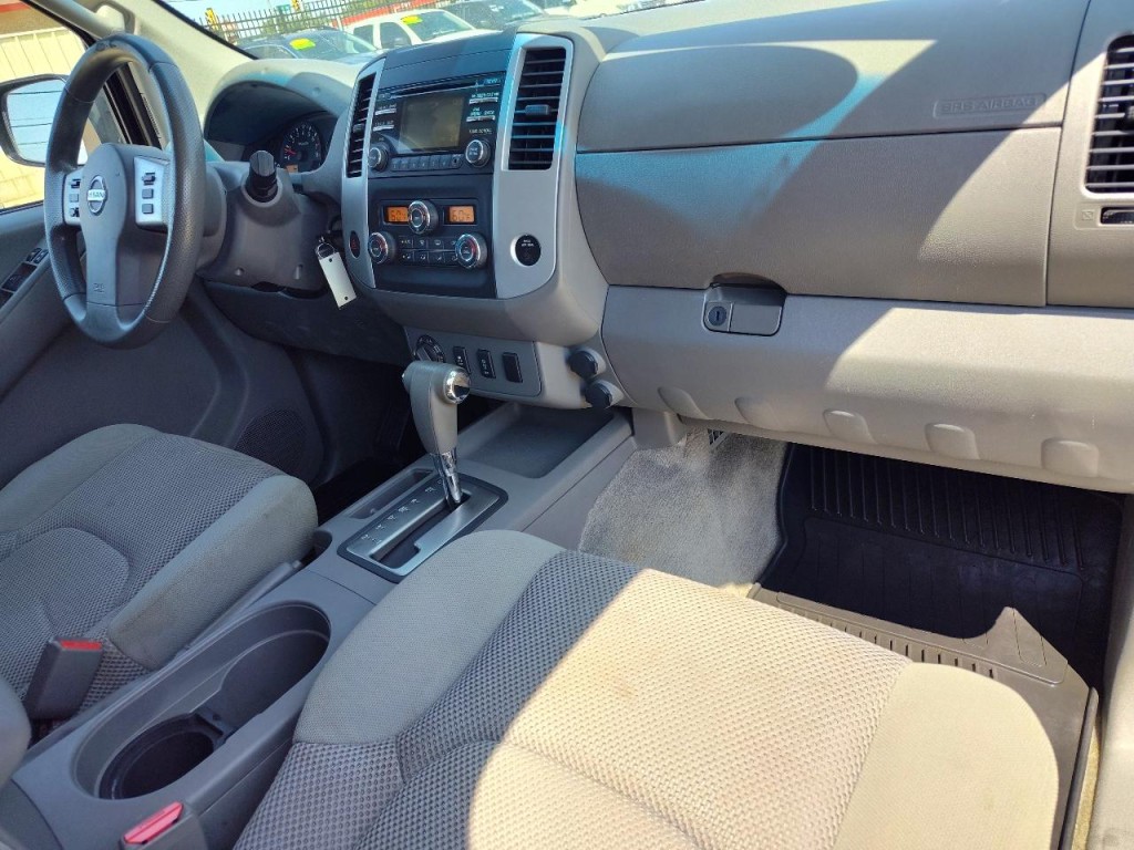 2013 Nissan Frontier Image 44