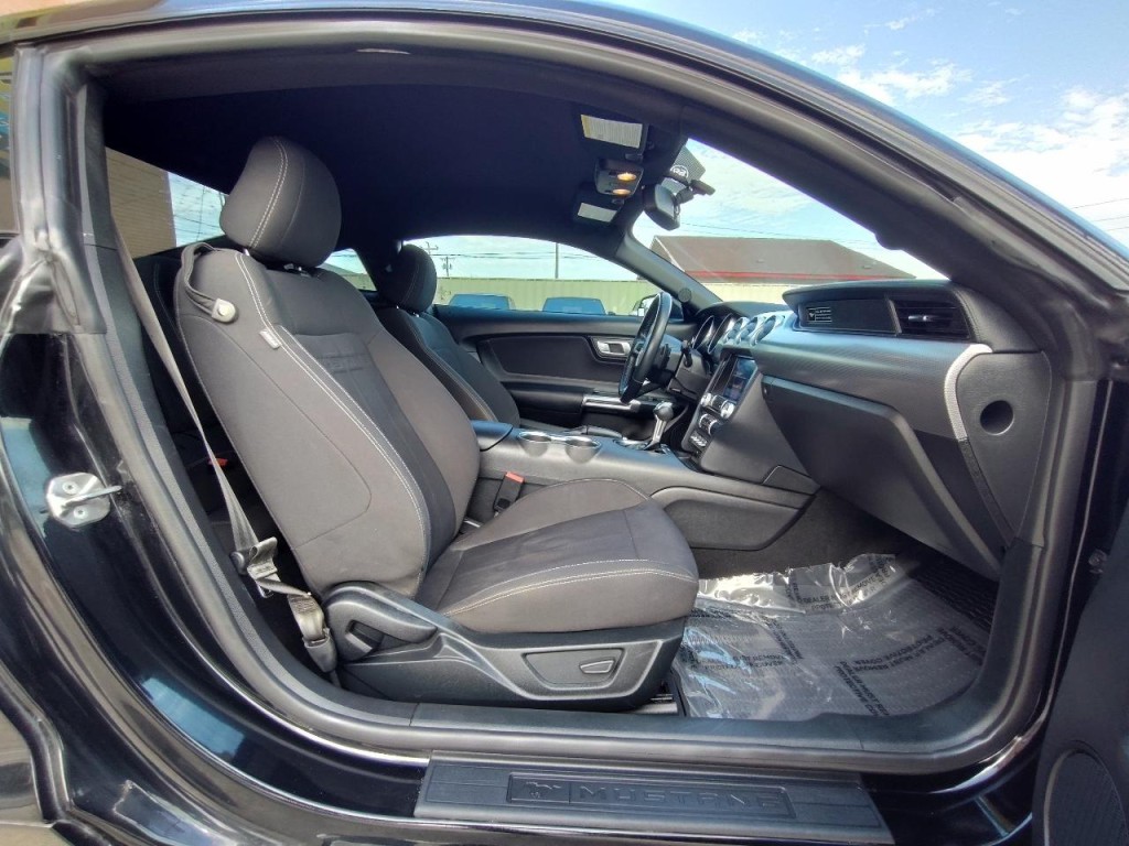 2020 Ford Mustang Image 31
