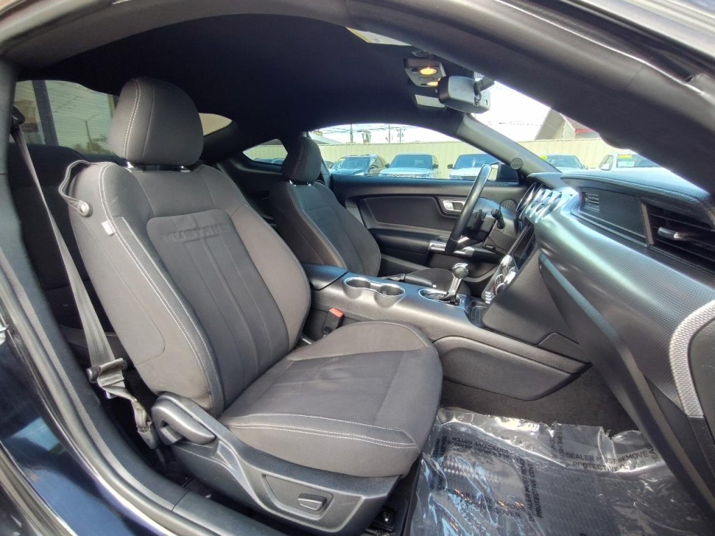 2020 Ford Mustang Image 32