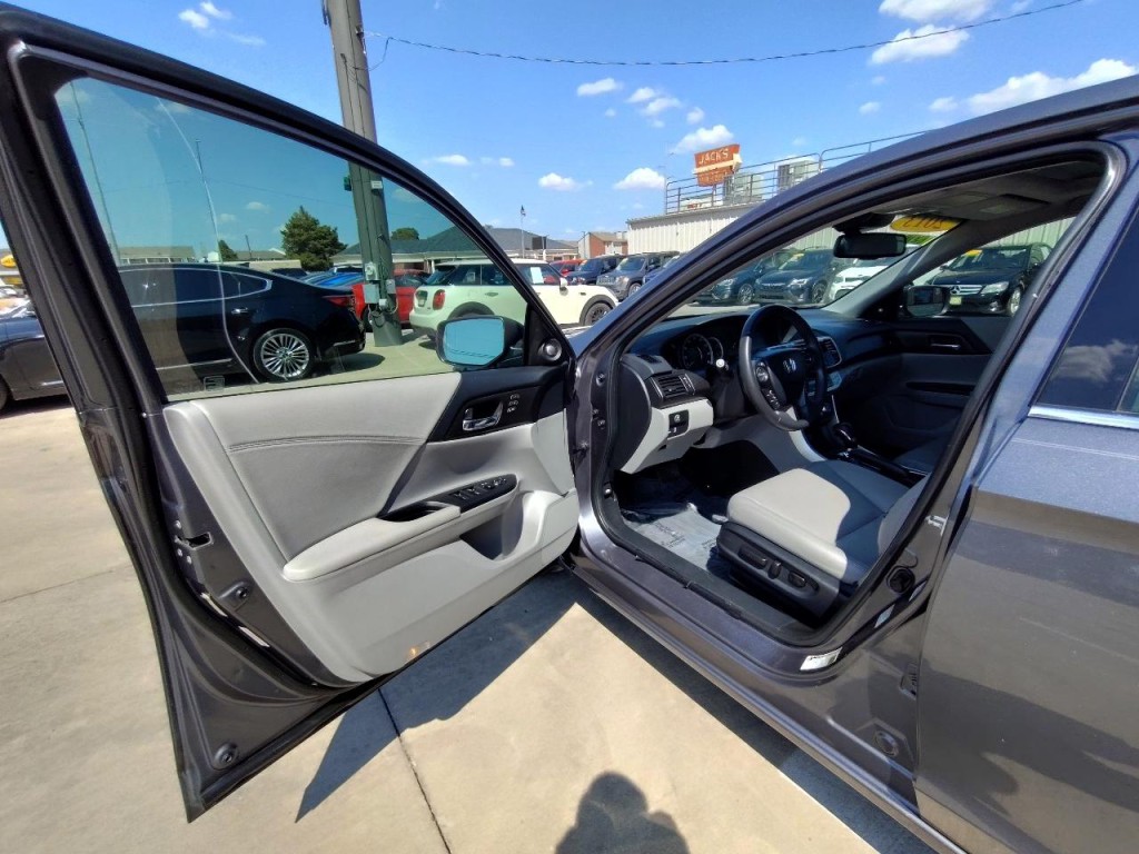 2013 Honda Accord Image 13