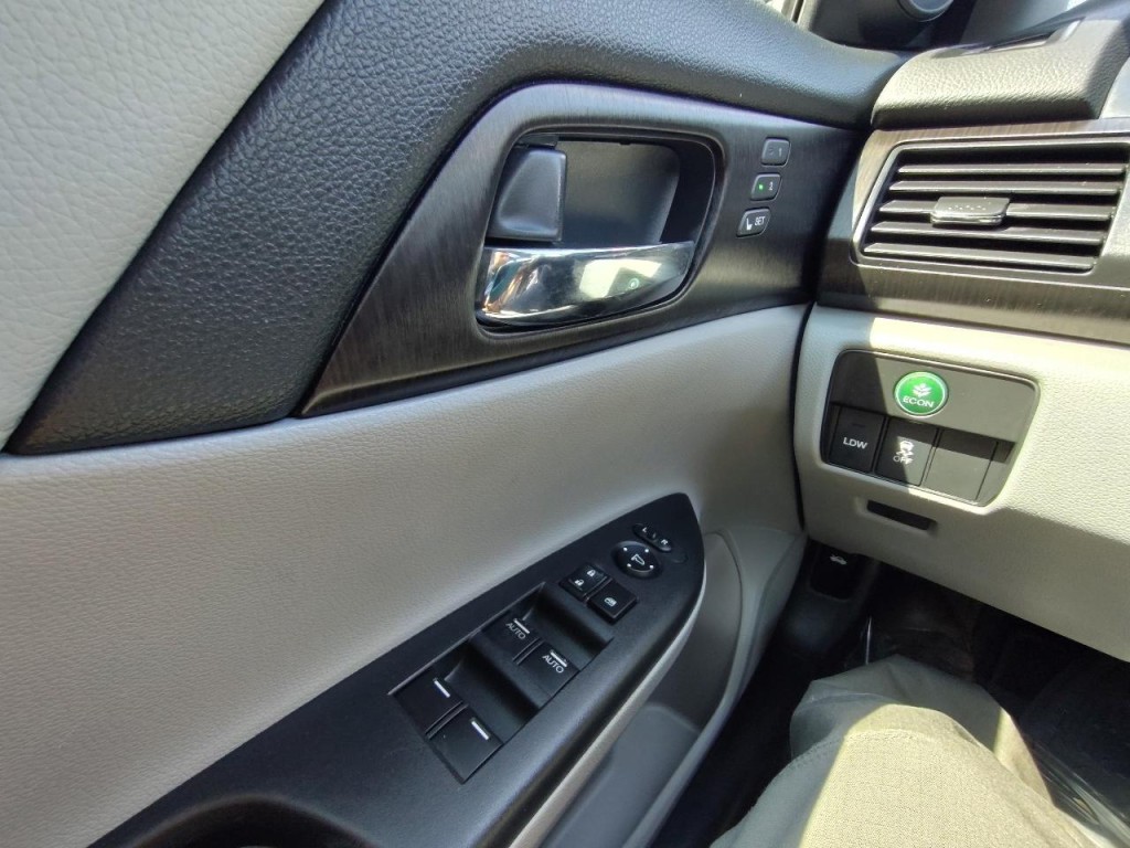 2013 Honda Accord Image 15