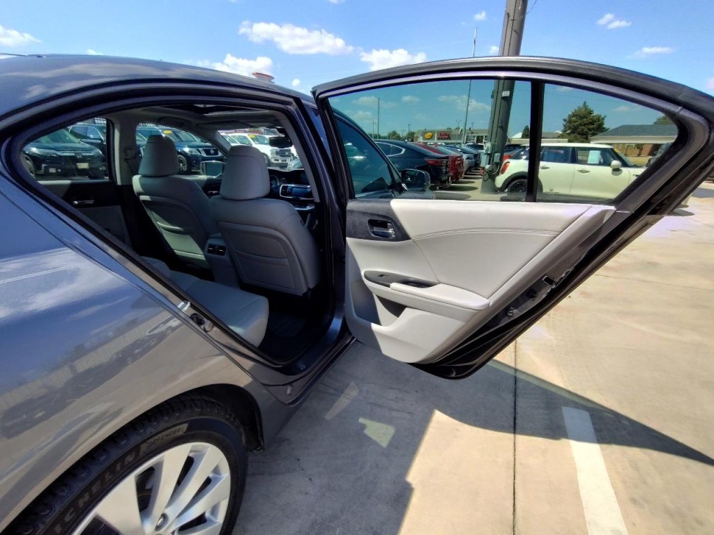 2013 Honda Accord Image 36