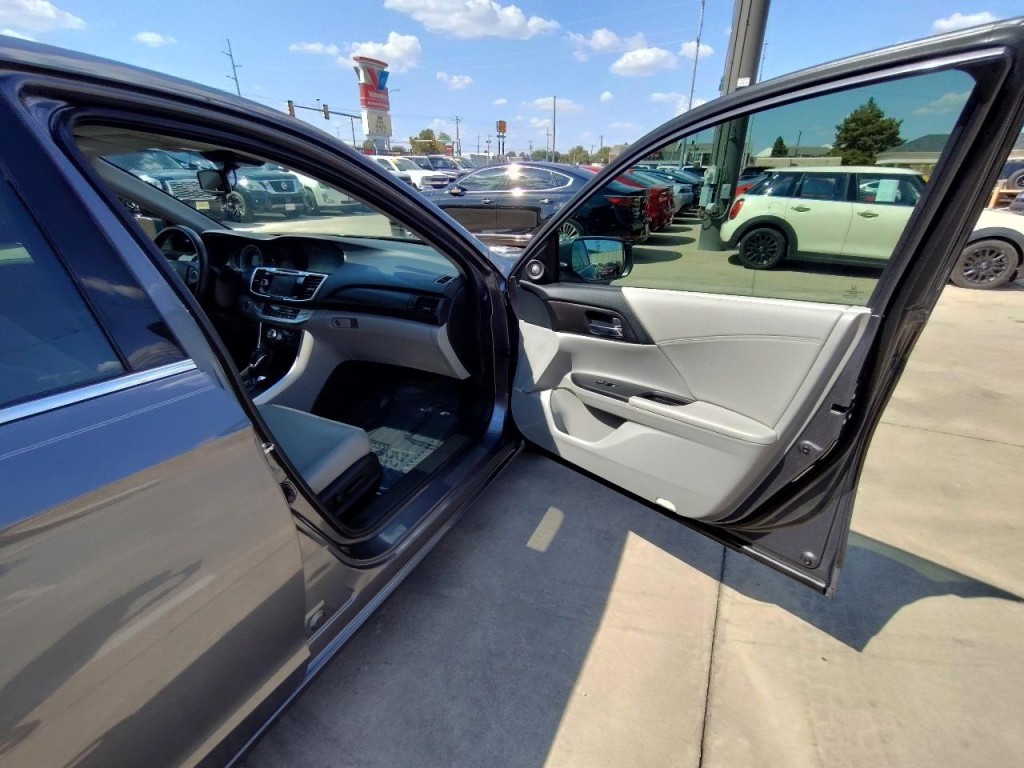 2013 Honda Accord Image 40