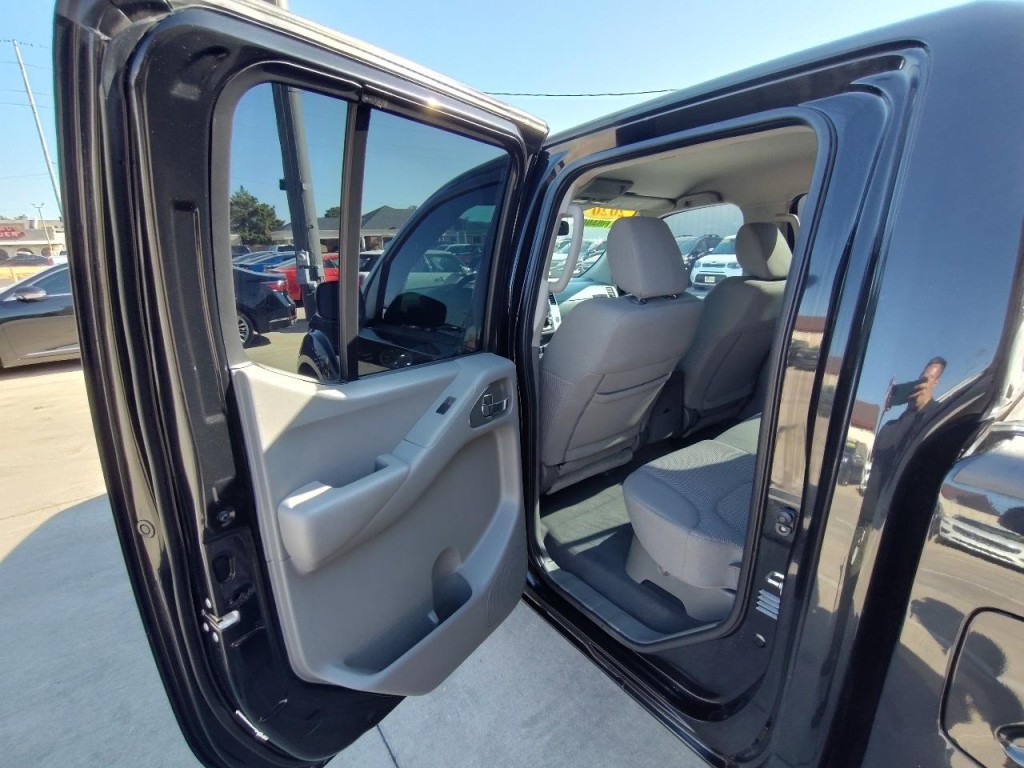 2020 Nissan Frontier Image 26