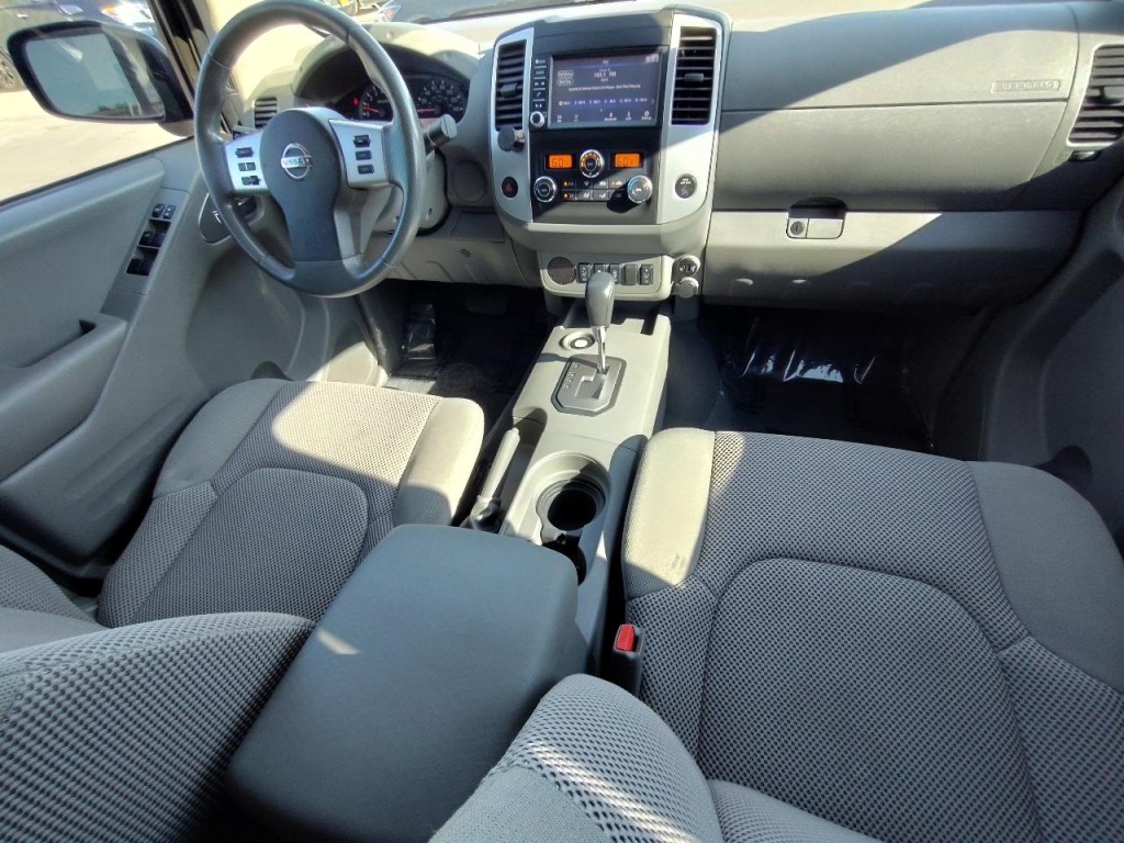 2020 Nissan Frontier Image 32