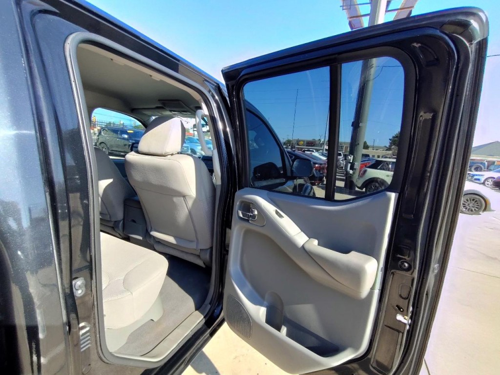 2020 Nissan Frontier Image 33