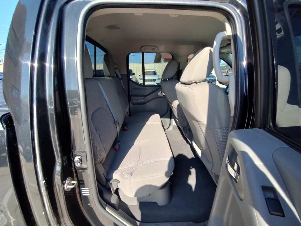 2020 Nissan Frontier Image 34