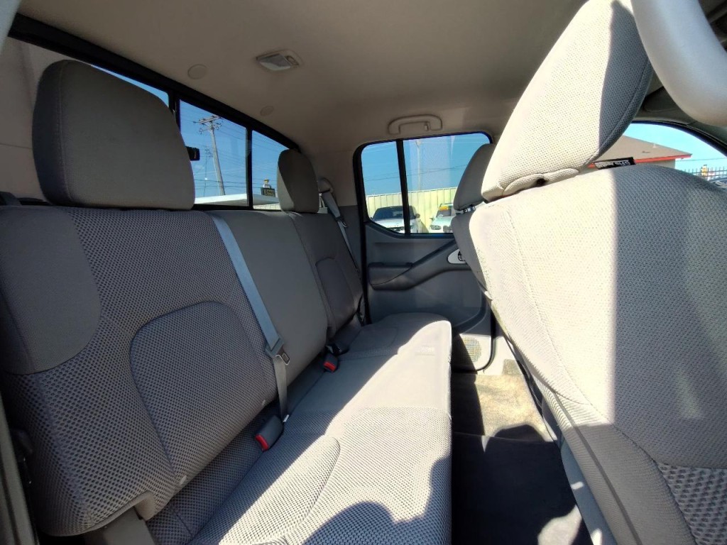 2020 Nissan Frontier Image 35