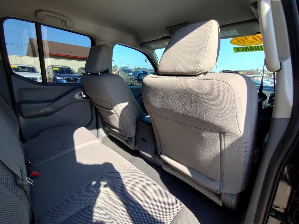 2020 Nissan Frontier Image 36