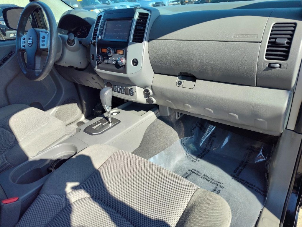 2020 Nissan Frontier Image 40