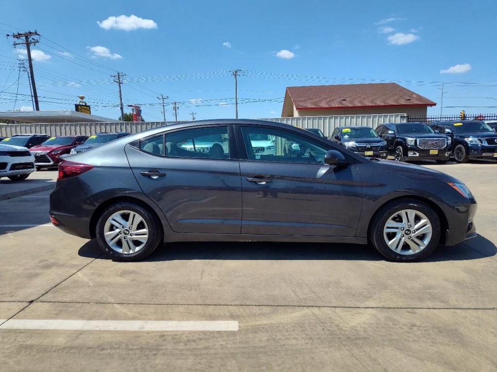 2020 Hyundai Elantra Image 3